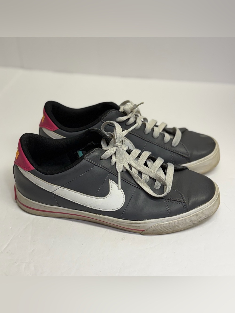 Womens Nike Sweet Classic Leather Shoes Sneakers 354496-037 sz 8.5 Grey, Fog